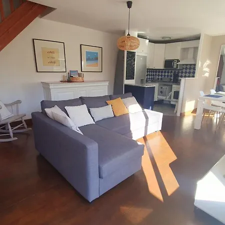 Duplex With Terrace Between And Bay - 펜션 앙다이