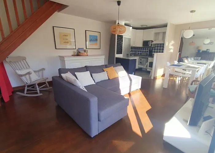 Duplex With Terrace Between And Bay - 펜션 앙다이